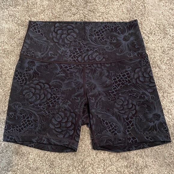 Lululemon wunder under 5 inch shorts - Picture 4 of 6